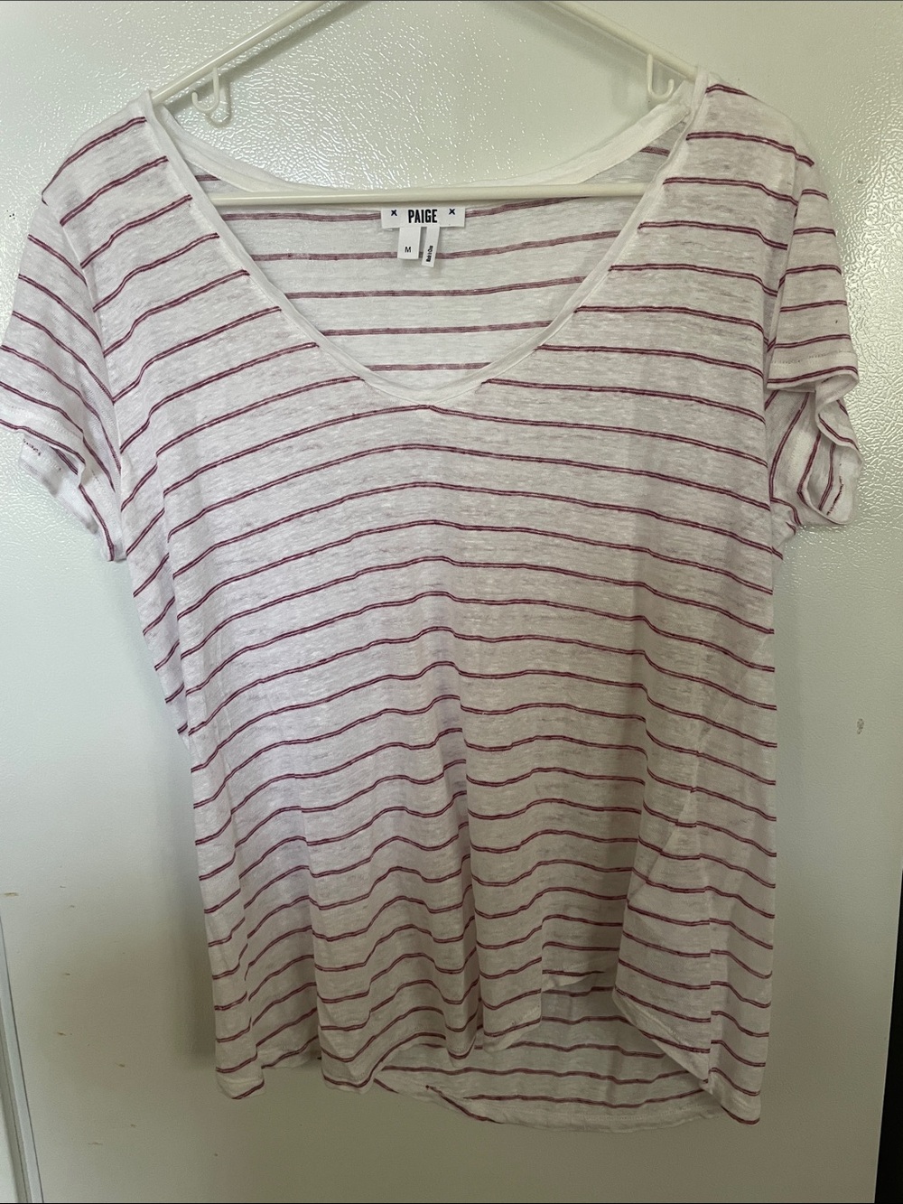 PAIGE Medium 100% Linen White V-Neck Short Sleeve Tee Burgundy Pink‎ Stripes